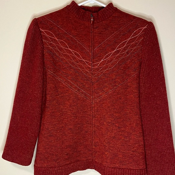 STUNNING VINTAGE full zip sweater.  Sz M or L.  Beautiful colour.  VERY UNIQUE!! - Picture 12 of 12